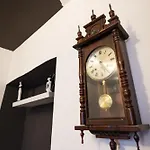 Апартаменти Old Town Spider