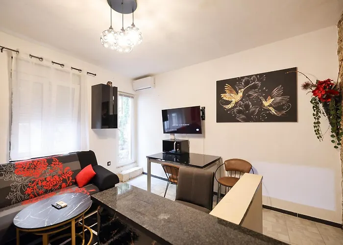 Old Town Spider Apartment