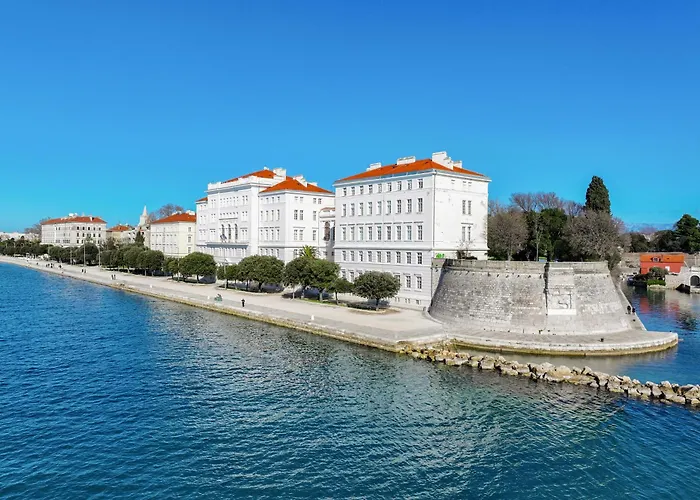 Old Town Spider Apartment *