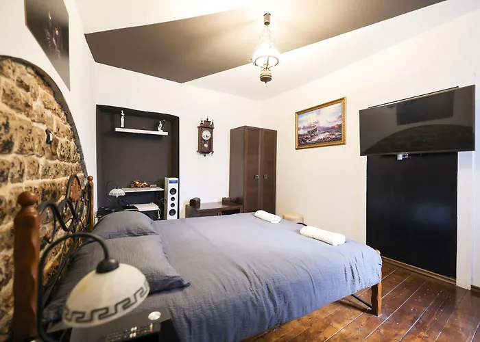 Old Town Spider Apartment